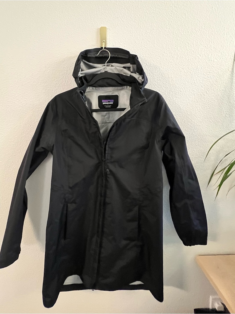 Women’s Patagonia black weatherproof raincoat - torrentshell - medium